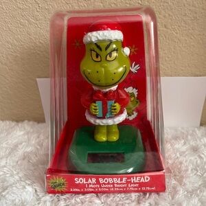 The Grinch Christmas Holiday Solar Bobble-Head NEW